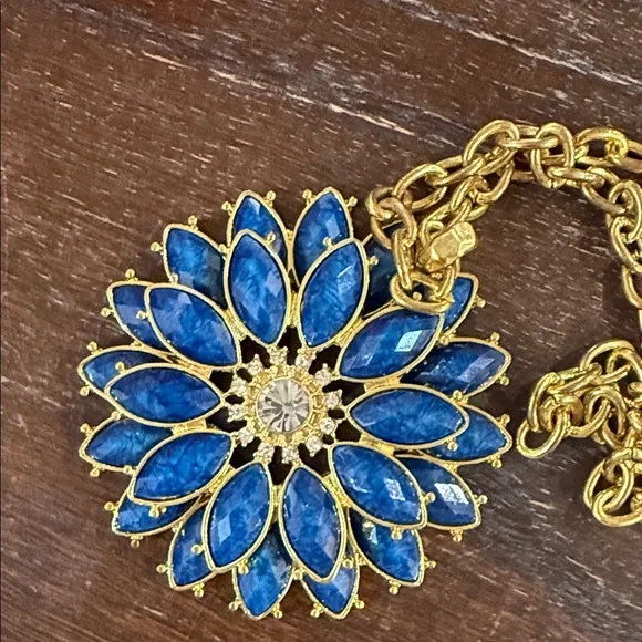 Amrita Singh Elegant Blue and Gold Flower Pendant Necklace - Picture 2 of 3